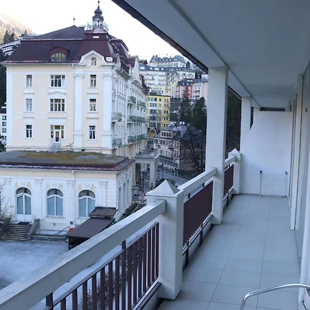 Haus Lothringen, 8 Daire
